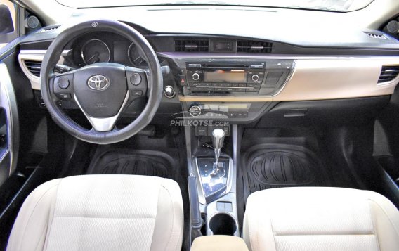 2016 Toyota Corolla Altis V 1.6 White Pearl  in Lemery, Batangas-7