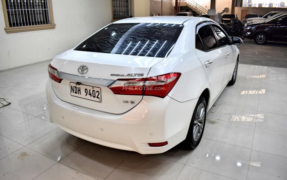 2016 Toyota Corolla Altis V 1.6 White Pearl  in Lemery, Batangas-10