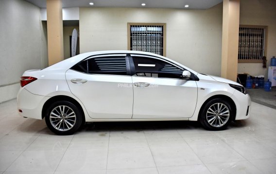 2016 Toyota Corolla Altis V 1.6 White Pearl  in Lemery, Batangas-14