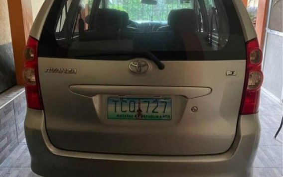 Selling White Toyota Avanza 2011 in Pasig-1