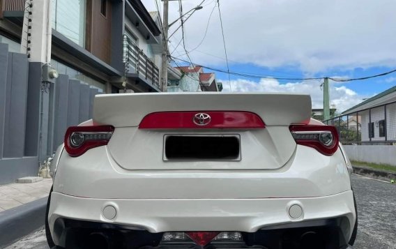 Selling White Toyota 86 2018 in Manila-4