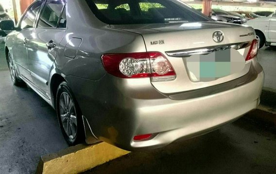 White Toyota Corolla altis 2013 for sale in Quezon City-3