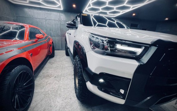Bronze Toyota Hilux 2022 for sale in Automatic-4