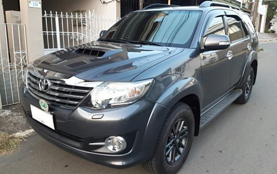 Selling White Toyota Fortuner 2016 in Quezon City-2