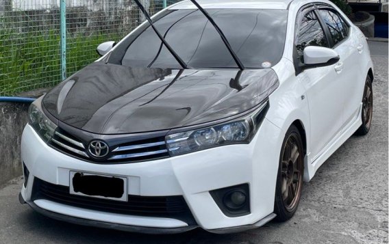 White Toyota Corolla 2015 for sale in Obando