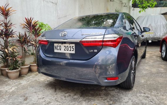 Sell White 2018 Toyota Corolla altis in Manila-8