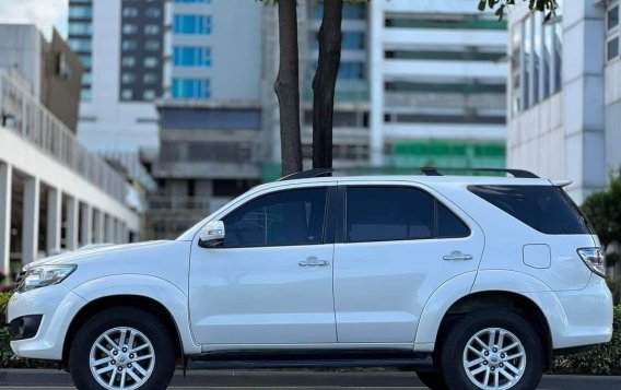 Sell White 2014 Toyota Fortuner in Makati-8