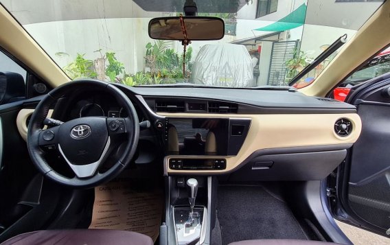 Sell White 2018 Toyota Corolla altis in Manila-5