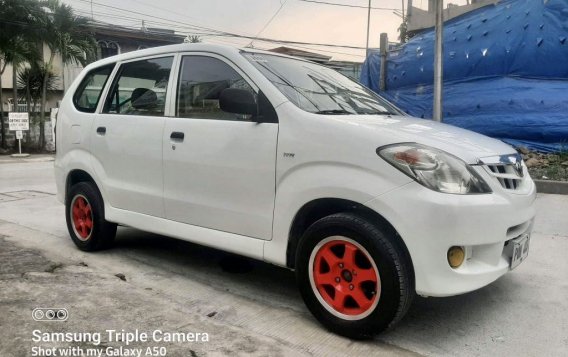 White Toyota Avanza 2011 for sale in Quezon City