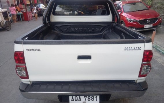 Sell White 2015 Toyota Hilux in Manila-8