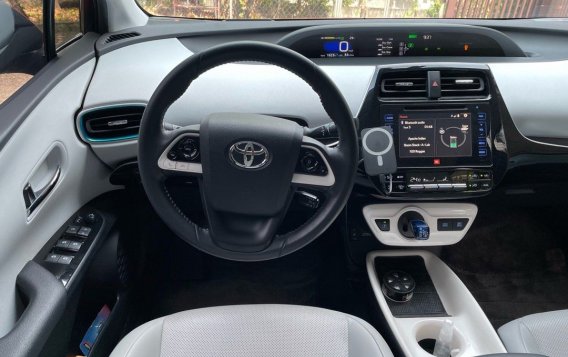 White Toyota Prius 2018 for sale in Automatic-3