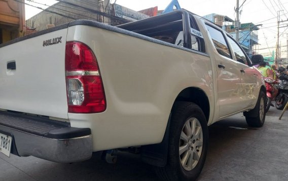 Sell White 2015 Toyota Hilux in Manila-2