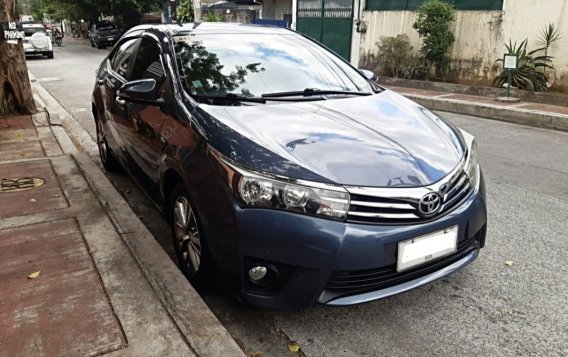 Selling White Toyota Corolla altis 2014 in Manila-2