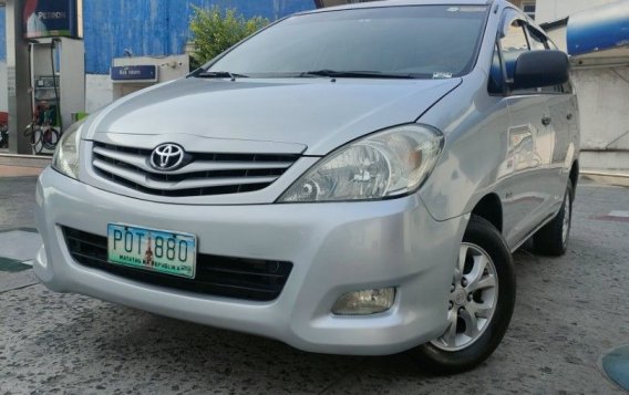 Silver Toyota Innova 2011 for sale in Automatic