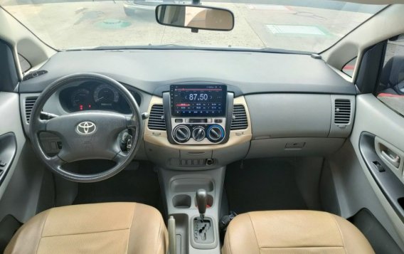 Silver Toyota Innova 2011 for sale in Automatic-7