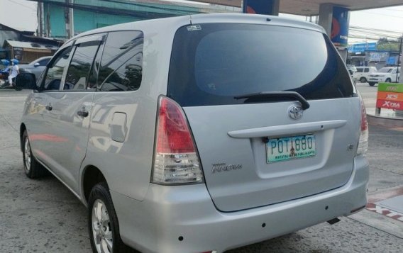 Silver Toyota Innova 2011 for sale in Automatic-5