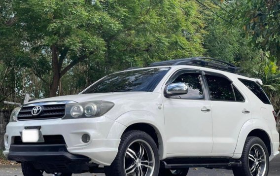 White Toyota Fortuner 2012 for sale in Automatic