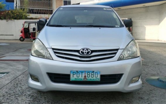 Silver Toyota Innova 2011 for sale in Automatic-2