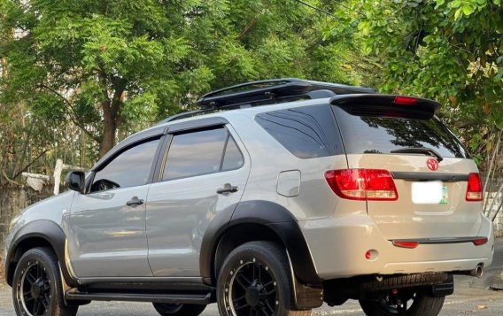 Sell White 2007 Toyota Fortuner in Parañaque-1