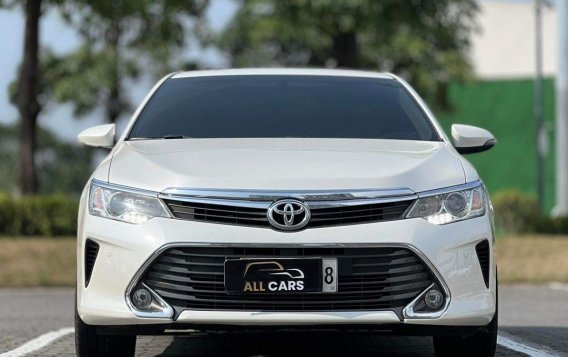 Selling White Toyota Camry 2016 in Makati-2