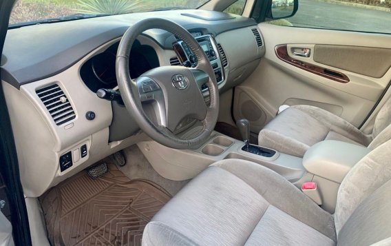 White Toyota Innova 2012 for sale in Automatic-5