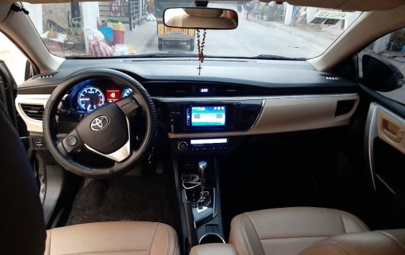 White Toyota Corolla altis 2014 for sale in Automatic-5