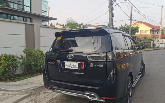 White Toyota Innova 2018 for sale in Quezon City-2