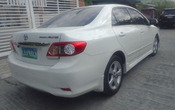 Sell Pearl White 2013 Toyota Corolla altis in Quezon City-3