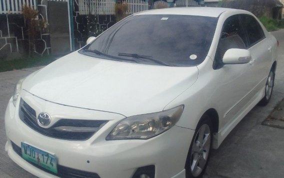 Sell Pearl White 2013 Toyota Corolla altis in Quezon City