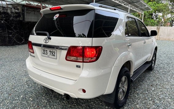 Selling White Toyota Fortuner 2006 in Caloocan-6