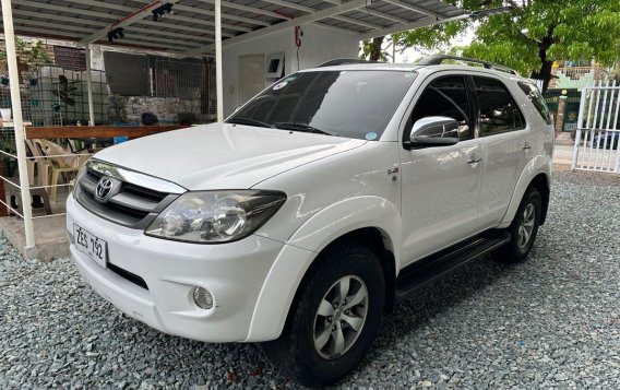 Selling White Toyota Fortuner 2006 in Caloocan-4