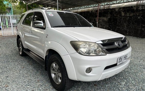 Selling White Toyota Fortuner 2006 in Caloocan-1