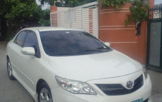 Sell Pearl White 2013 Toyota Corolla altis in Quezon City-1