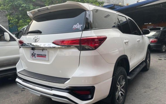 White Toyota Fortuner 2018 for sale in Manila-3