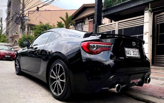 Selling White Toyota 86 2018 in Quezon City