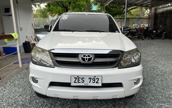 Selling White Toyota Fortuner 2006 in Caloocan