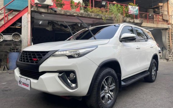 White Toyota Fortuner 2018 for sale in Manila-2