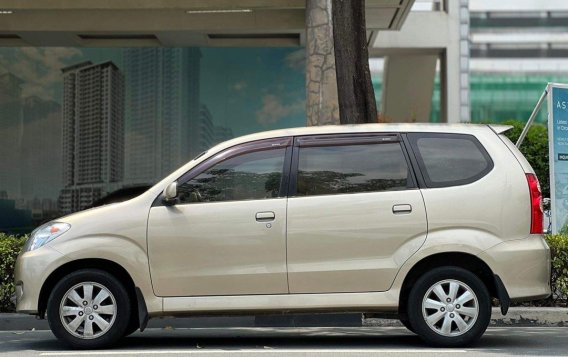 Selling White Toyota Avanza 2007 in Makati-4