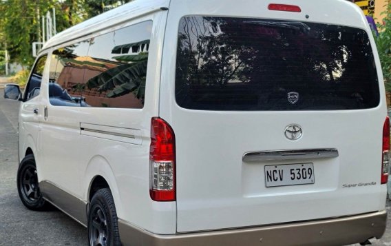 Selling Pearl White Toyota Hiace 2018 in Manila-3