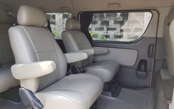 Sell Pearl White 2011 Toyota Hiace Super Grandia in Pasay-3