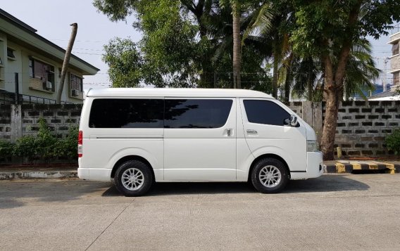 Sell Pearl White 2011 Toyota Hiace Super Grandia in Pasay-2