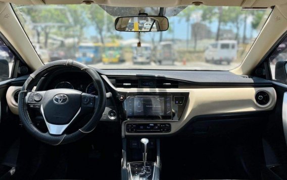 Selling White Toyota Corolla altis 2017 in Makati-7