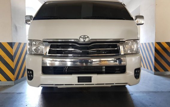 Sell Pearl White 2011 Toyota Hiace Super Grandia in Pasay