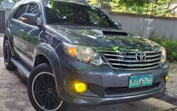 Selling White Toyota Fortuner 2014 in Manila-7