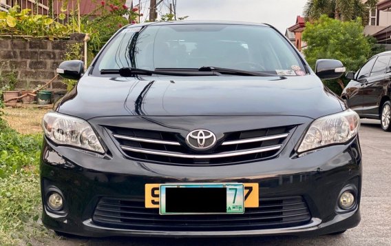 Selling White Toyota Altis 2011 in Las Piñas