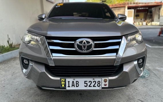 Selling White Toyota Fortuner 2018 in Quezon City-1
