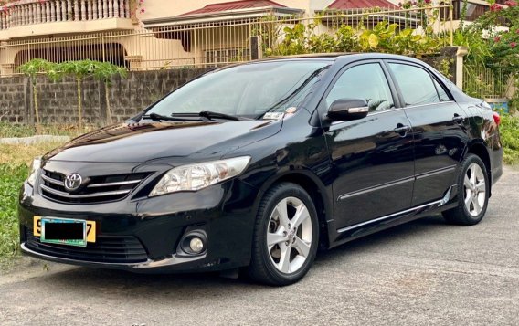 Selling White Toyota Altis 2011 in Las Piñas-1