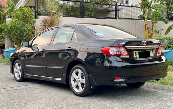 Selling White Toyota Altis 2011 in Las Piñas-2