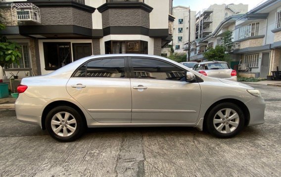White Toyota Corolla altis 2012 for sale in Quezon City-5
