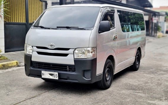 Selling White Toyota Hiace 2016 in Bacoor-4